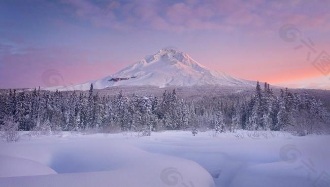 夕阳雪景图片