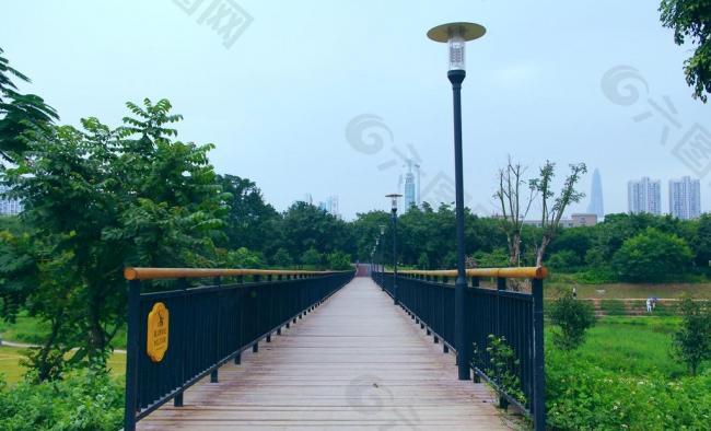 公园桥梁 钢木河桥图片