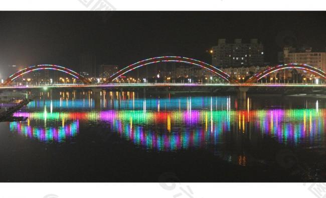 彩虹桥夜景图片