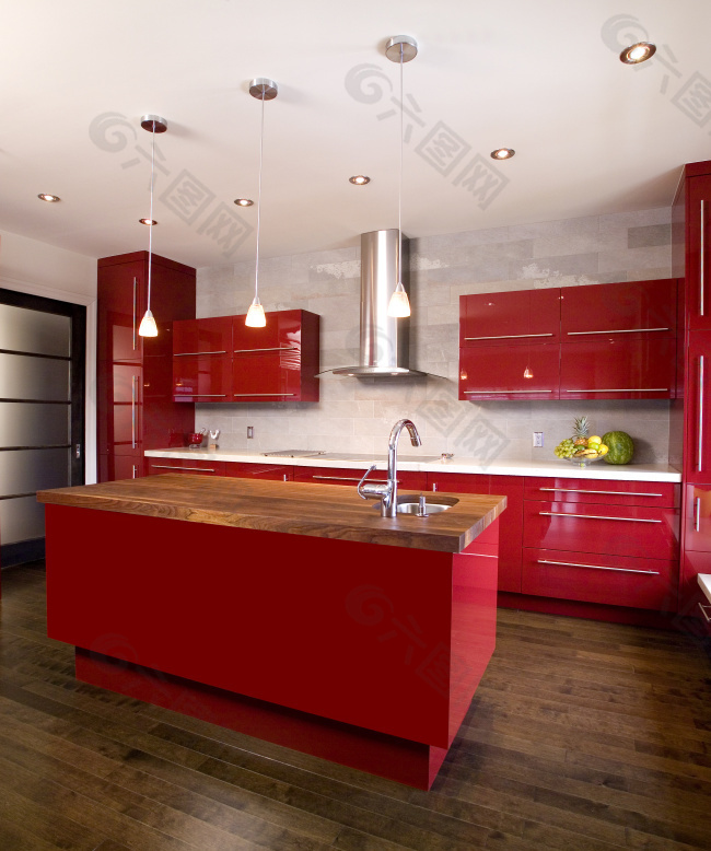 高清艳红橱柜开放式厨房装修图