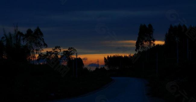 夕阳远处图片