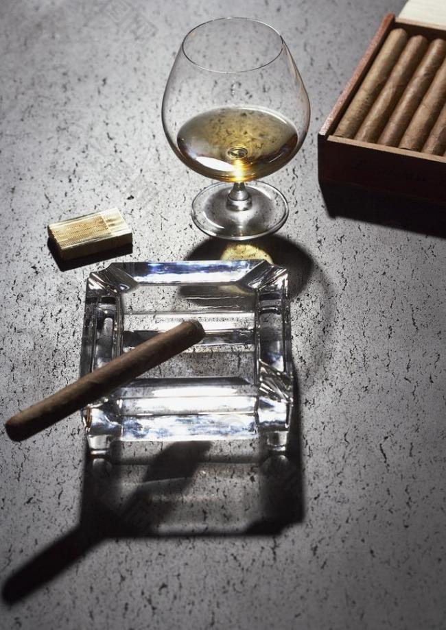 雪茄与酒图片