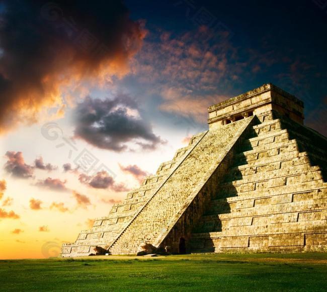 玛雅梯形金字塔图片
