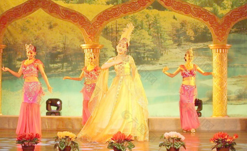 维吾尔族舞蹈图片