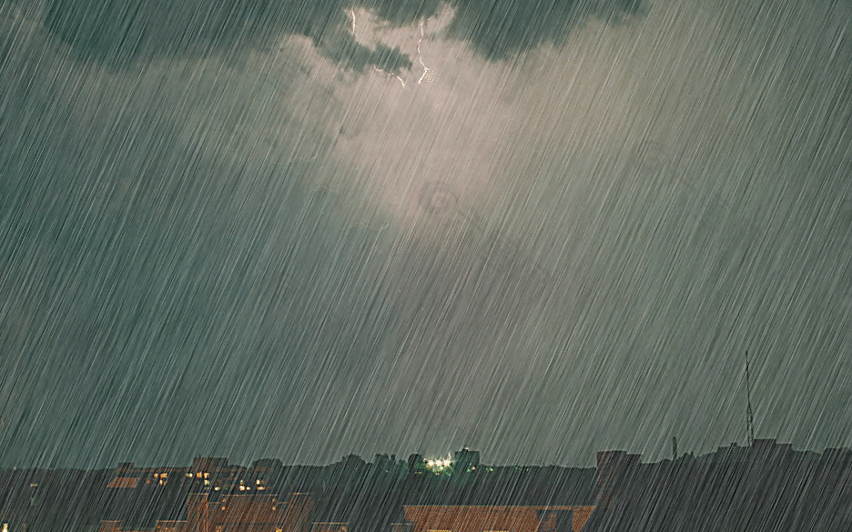 雷雨反映的社会背景图片