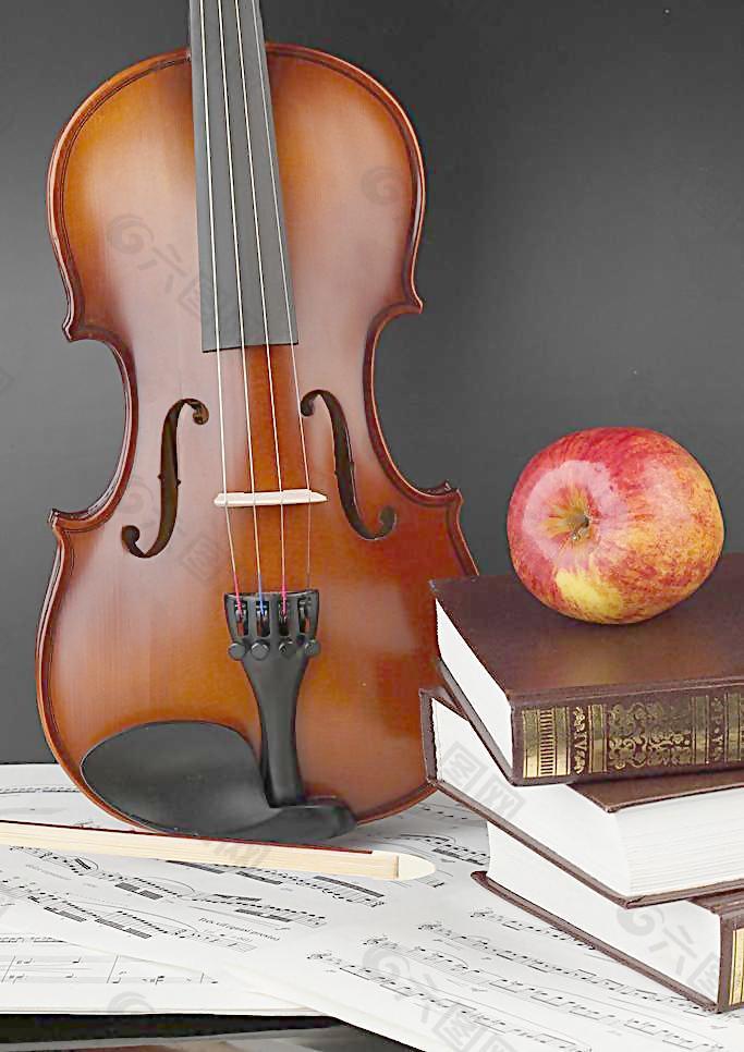 小提琴 苹果 书籍图片