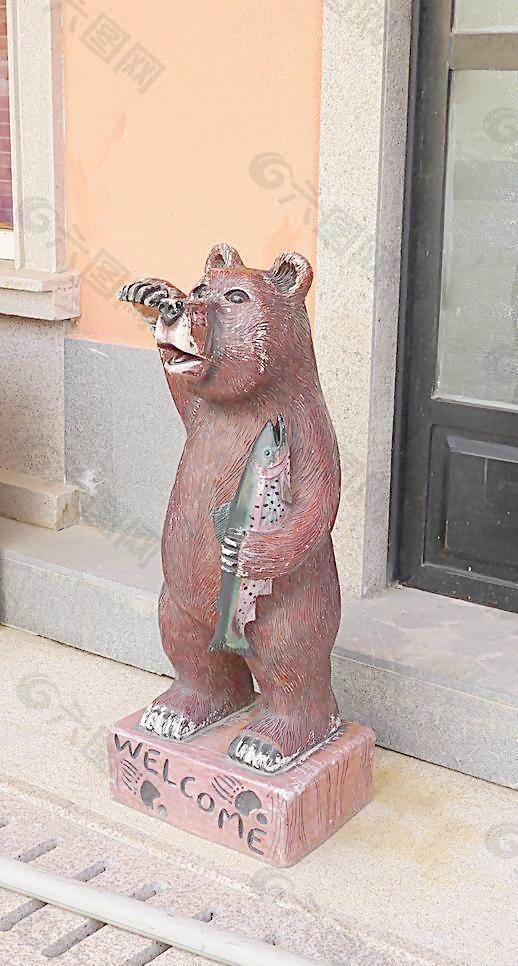 熊雕像图片