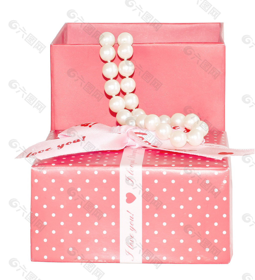 随着情人节的珍珠礼品盒