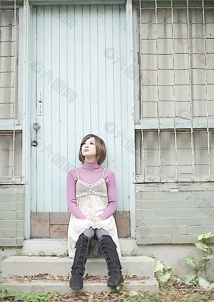 台湾网络超人气美女果子MM 紫色线衫图片
