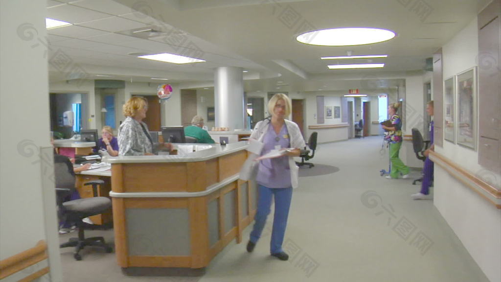滑动镜头忙碌的护士和医院拍摄股票视频 视频免费下载