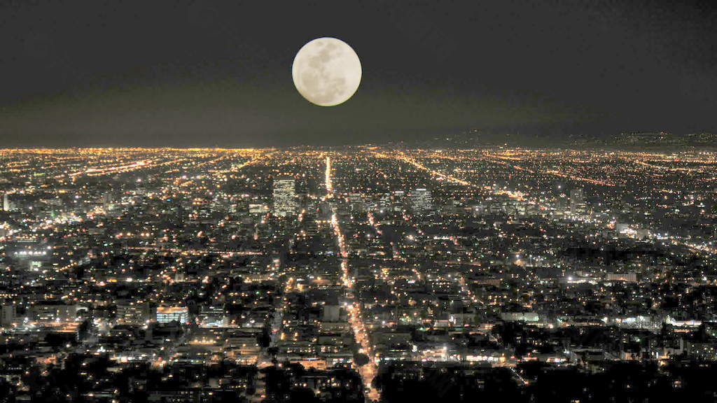 月亮在洛杉矶定时录像上升的股票 视频免费下载