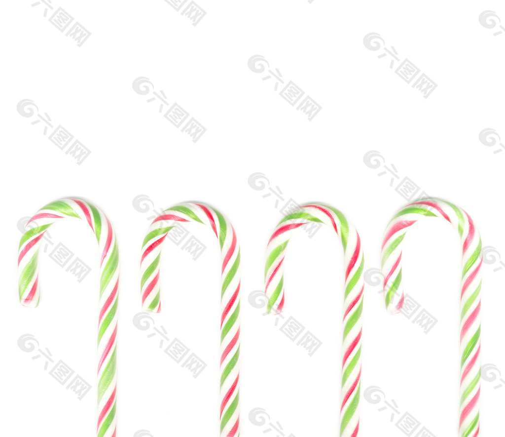 四个红色和绿色的圣诞糖果白色隔离（真实照片）