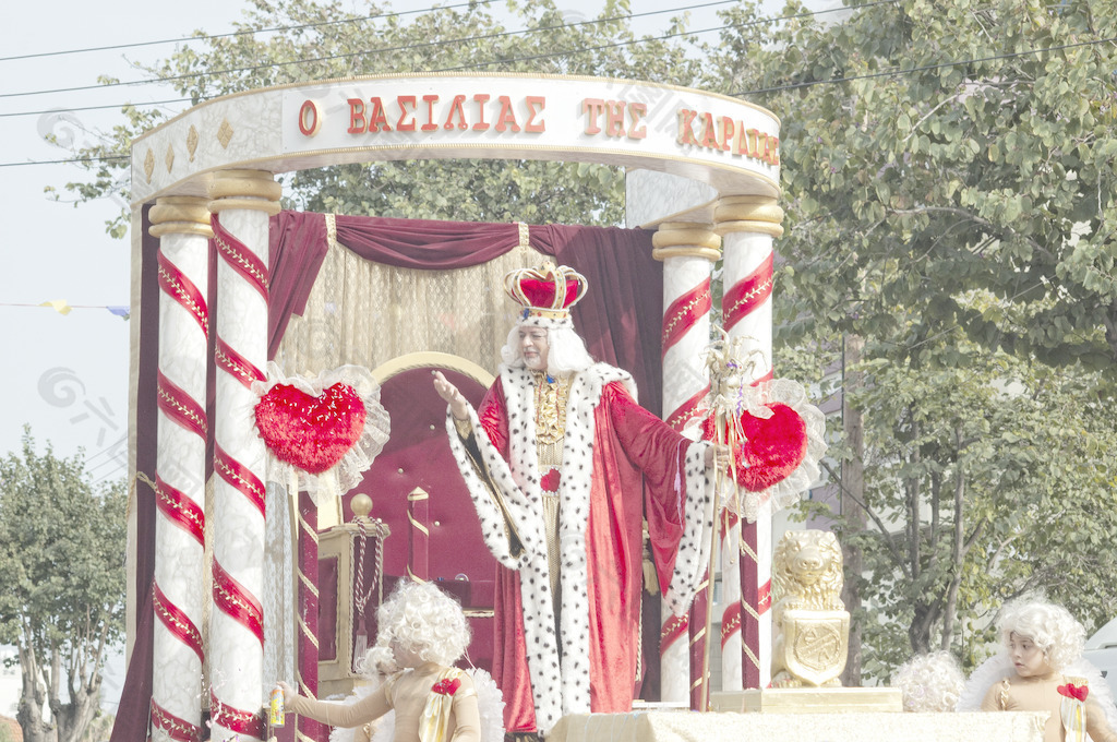 二月十四日：利马索尔狂欢节国王在狂欢节游行在二月十四日