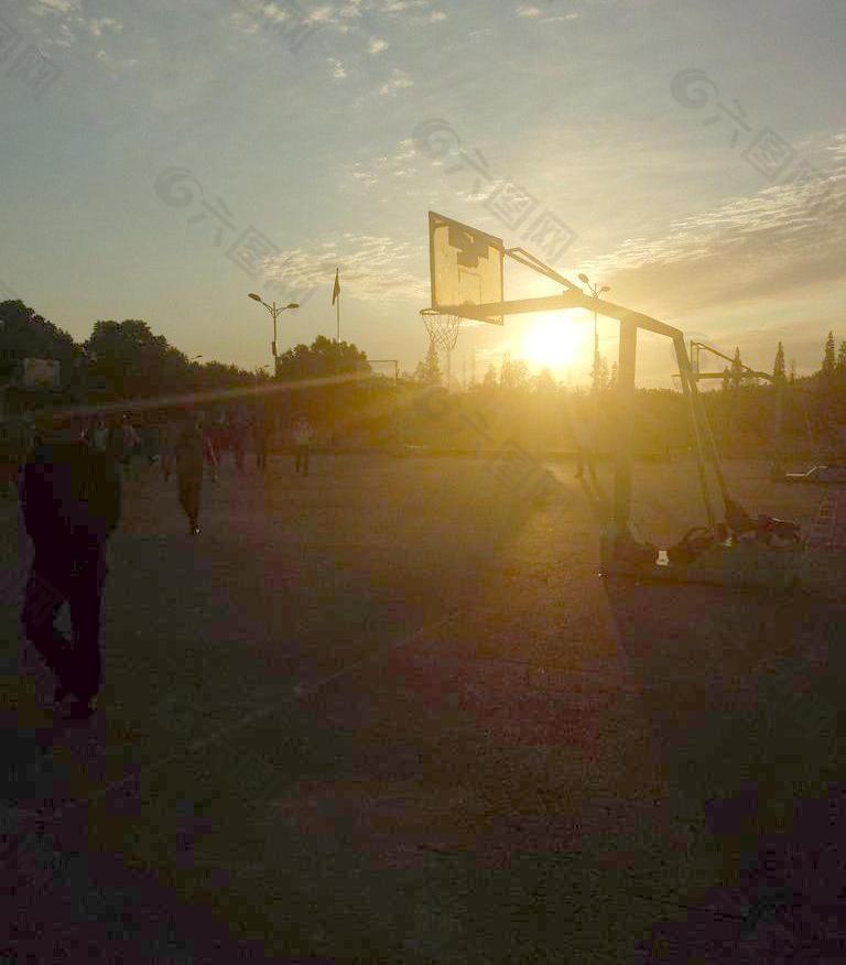 篮球夕阳图片