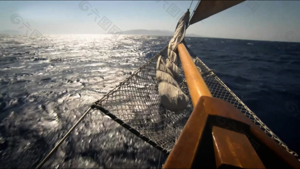 海上帆船乘风破浪视频素材