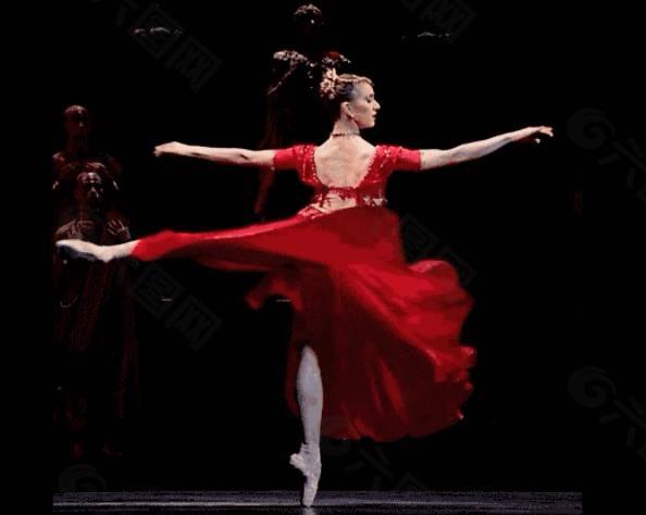 红色舞裙旋转芭蕾舞