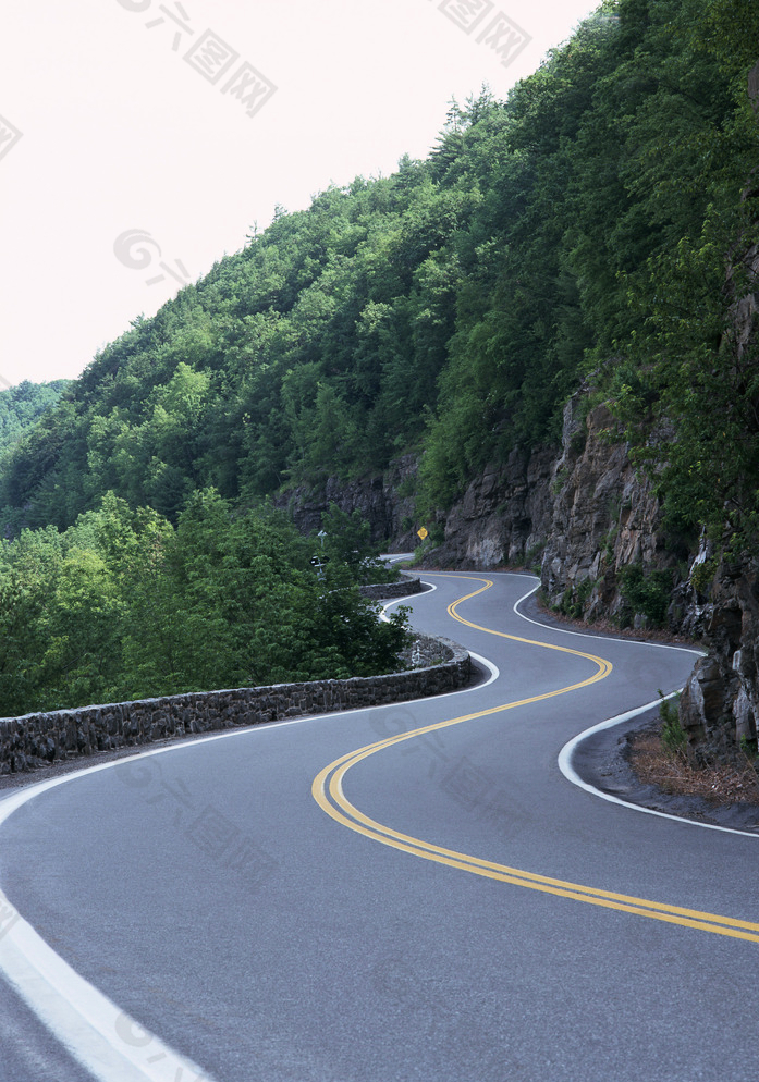 蜿蜒的道路图片