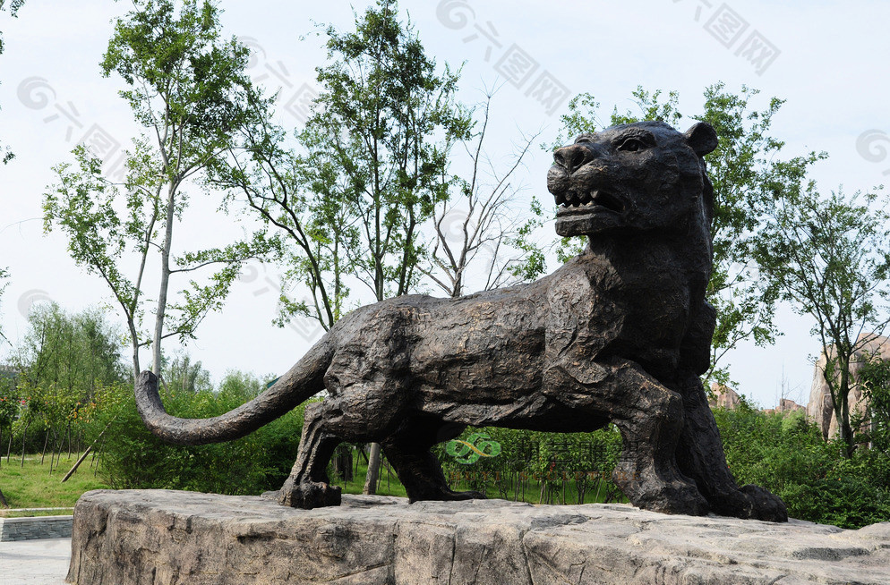 武汉铸铜雕塑《老虎》图片
