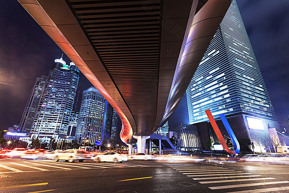 夜晚的城市架桥景观