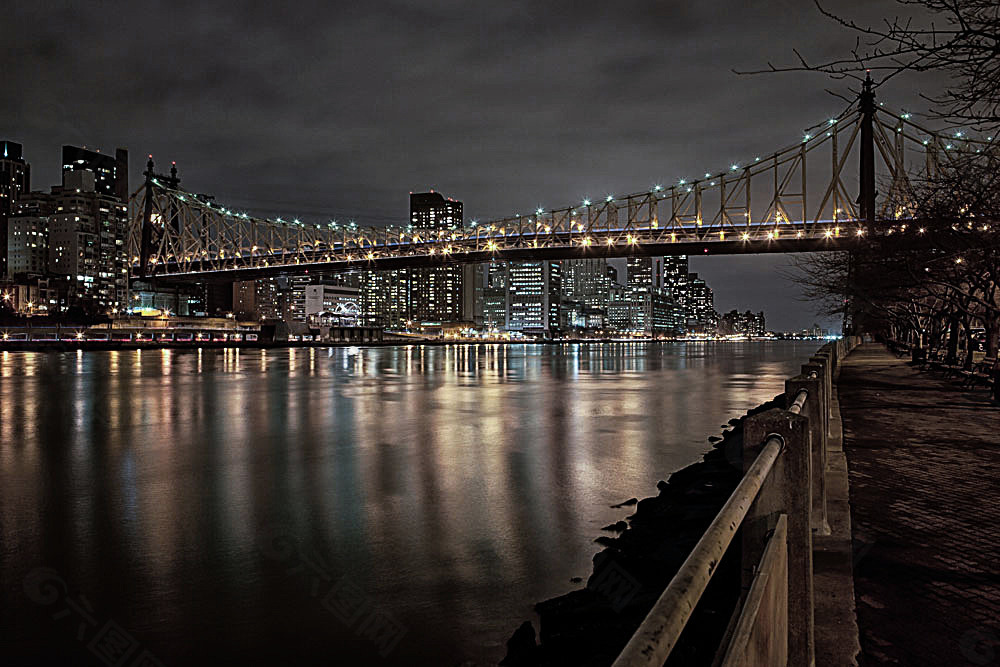 海上架桥城市夜景