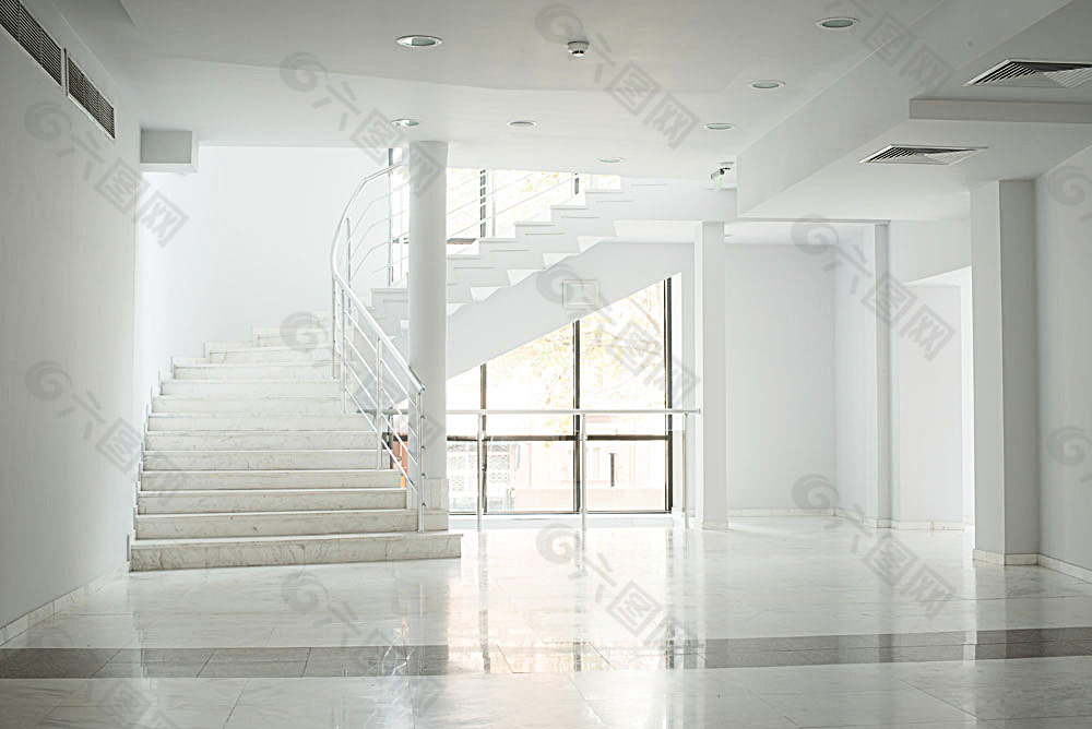 白色室内楼梯