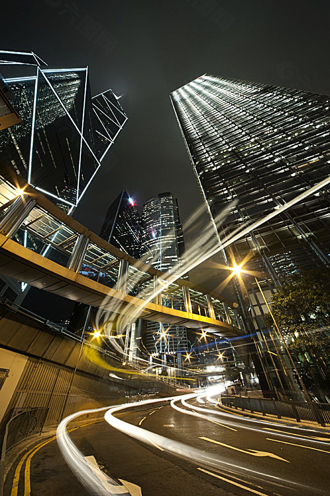 城市高楼和道路夜景