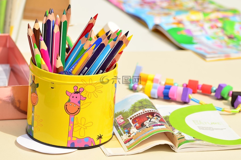 彩色的铅笔,笔盒,漆