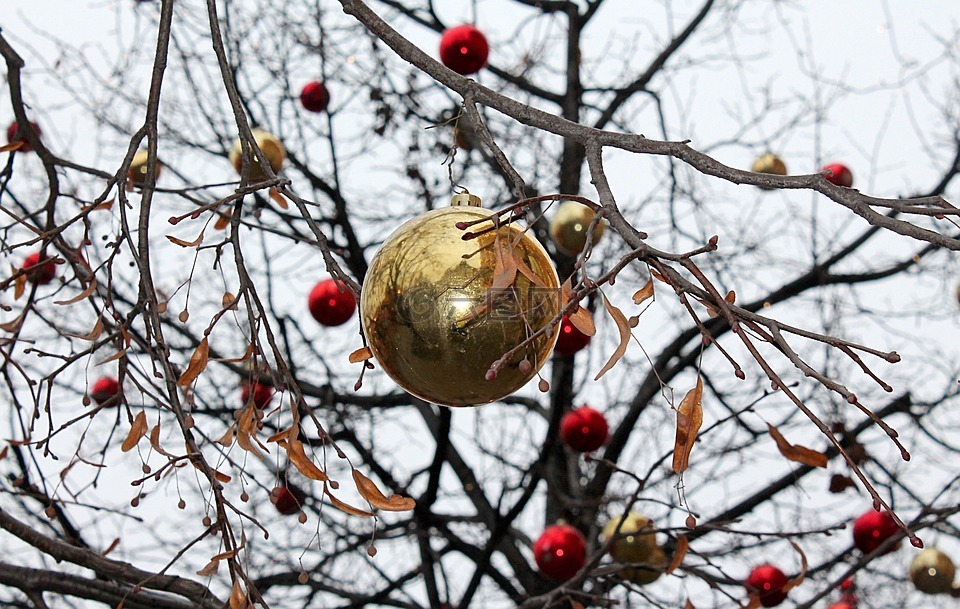 新的一年的除夕夜之球,新的一年的平安夜,圣诞节树玩具