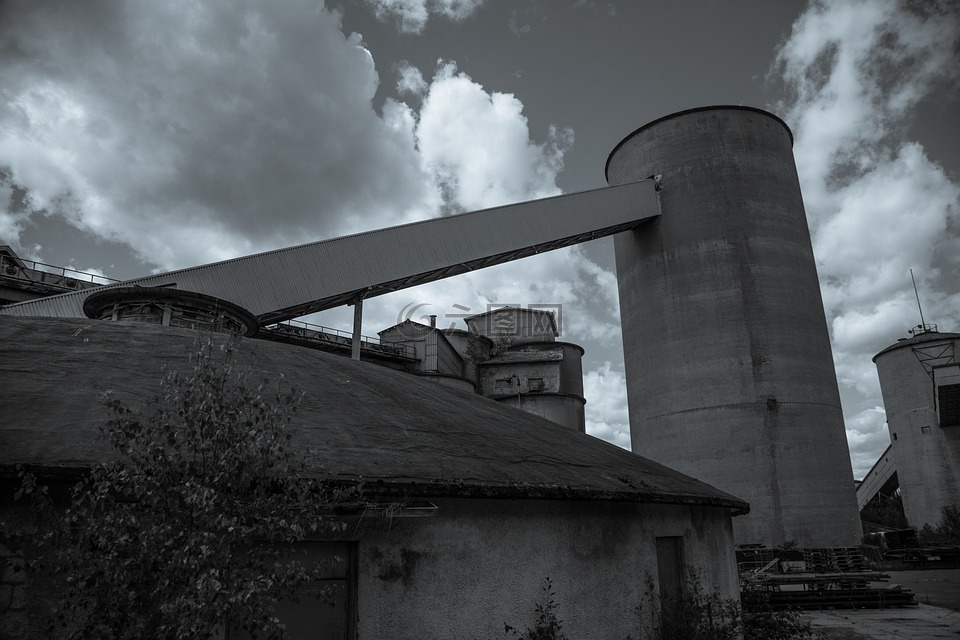 废弃的工厂,黑色和白色,户外