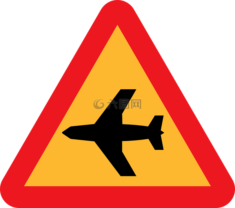 低飞的飞机,突如其来的噪音,道路标志牌上写