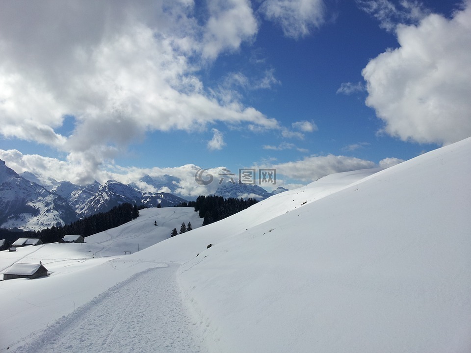 雪景,白色山地景观,雪和蓝天