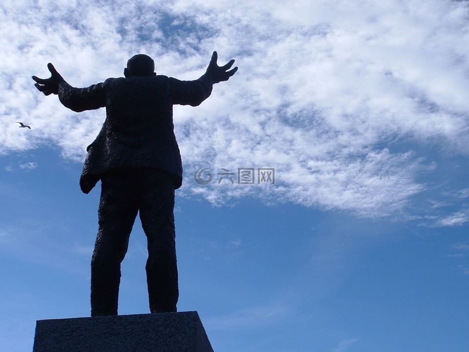 吉姆·拉金雕像,天空,蓝色的天空
