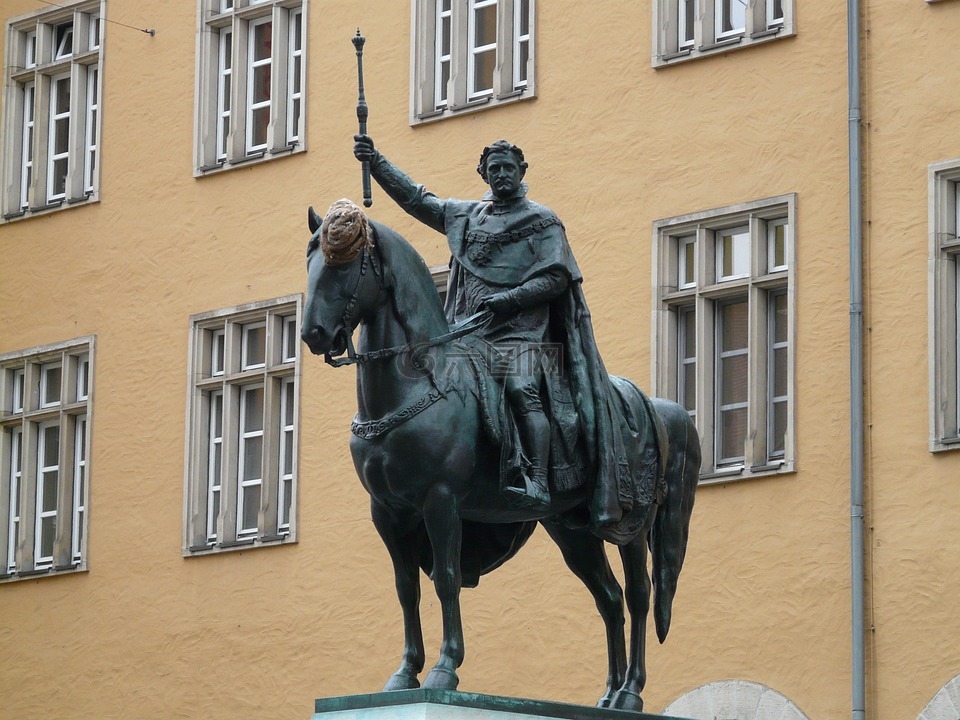 路德维希 · 我,骑马雕像,国王