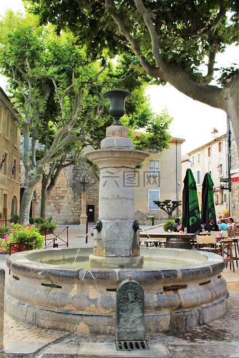 喷泉,村子的广场,法国