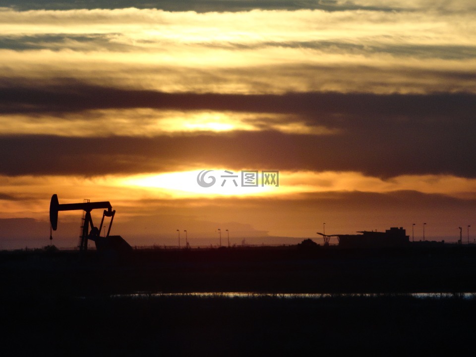 日落,亨廷顿海滩,石油钻机