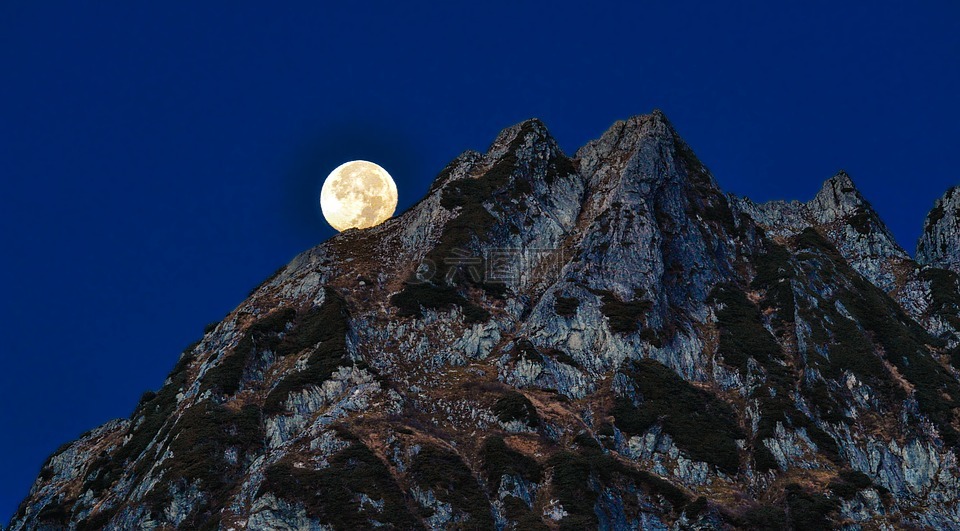 多山的景观,满月,剣岳
