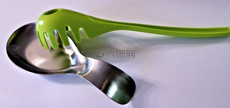 不锈钢勺子休息,绿色意大利面用具,厨房