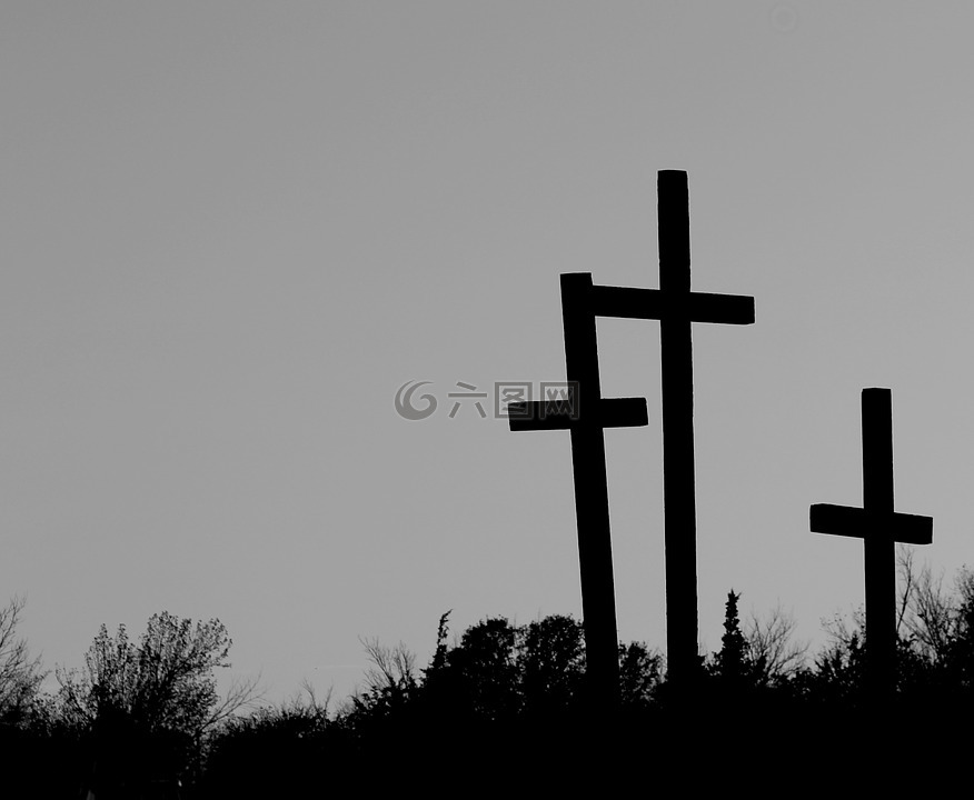 三部曲,三个叉号,木制的十字架