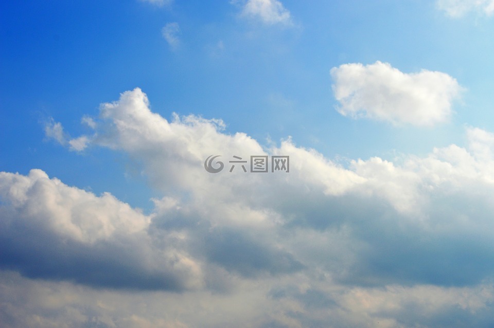 天上的云,白云,蓝色的天空