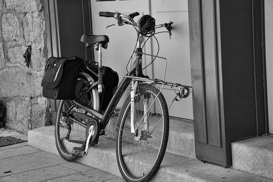 自行车,两个轮子,黑色和白色