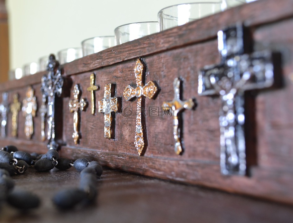 十字架,金属十字架,蜡烛和十字架