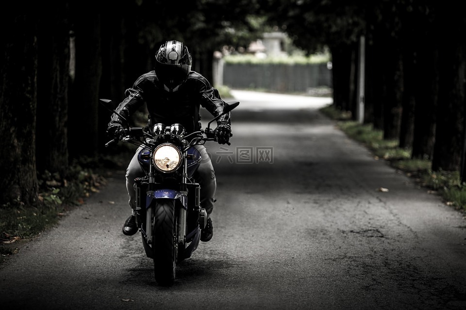 • 唐森,摩托车,骑