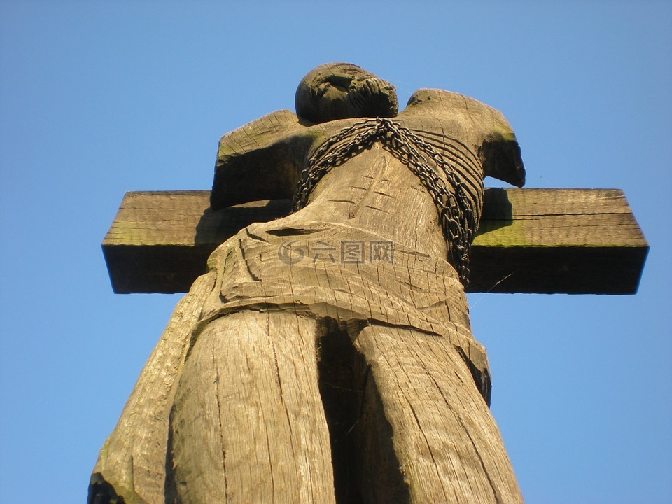 莫希纪念之战,雕像,十字