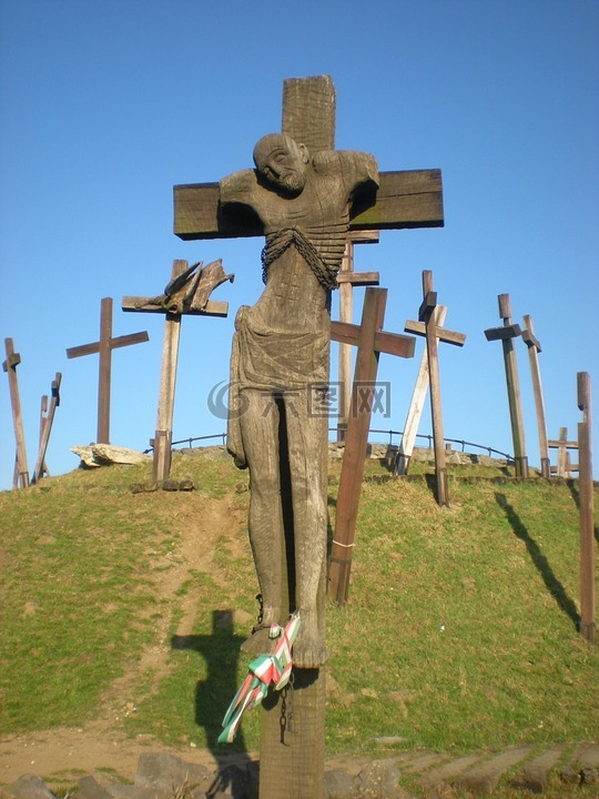 莫希纪念之战,雕像,十字