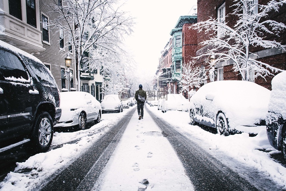 冬天,大雪覆盖的街道,冻结