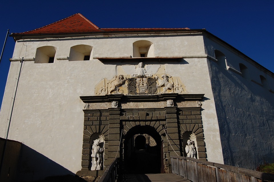 里格斯,城堡,城堡的大门