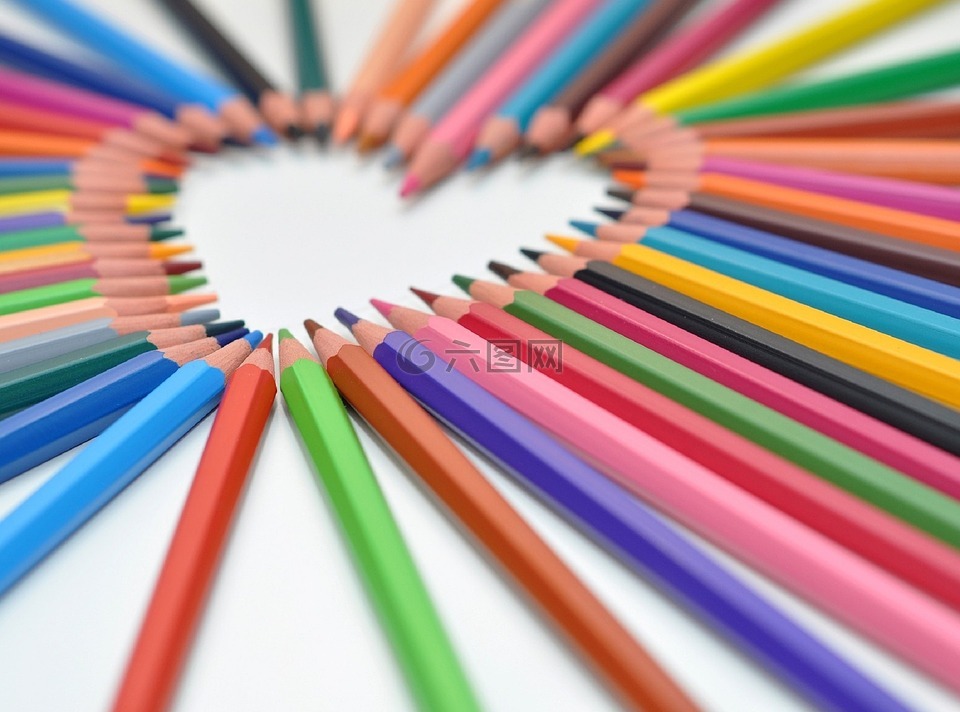 彩色的铅笔,彩虹,心