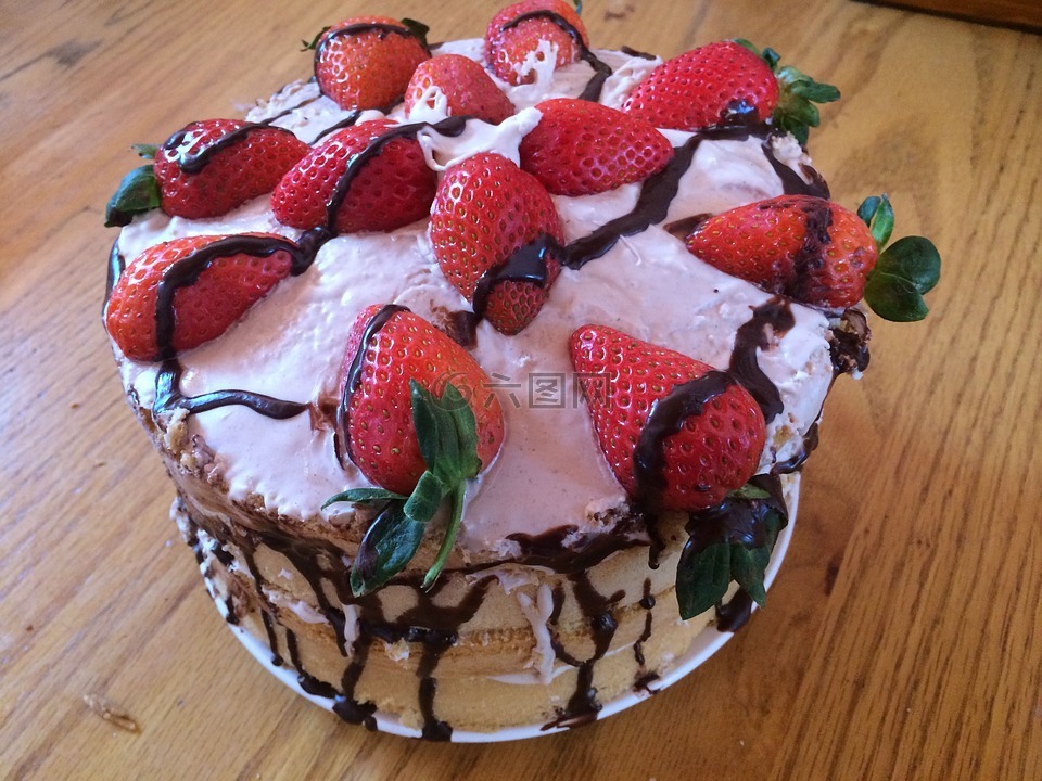 草莓蛋糕,新鲜的草莓,草莓