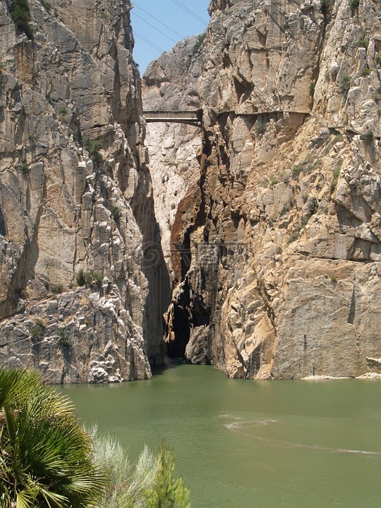 马拉加 guevas,水,岩石