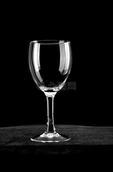 玻璃杯,黑背景,白线条